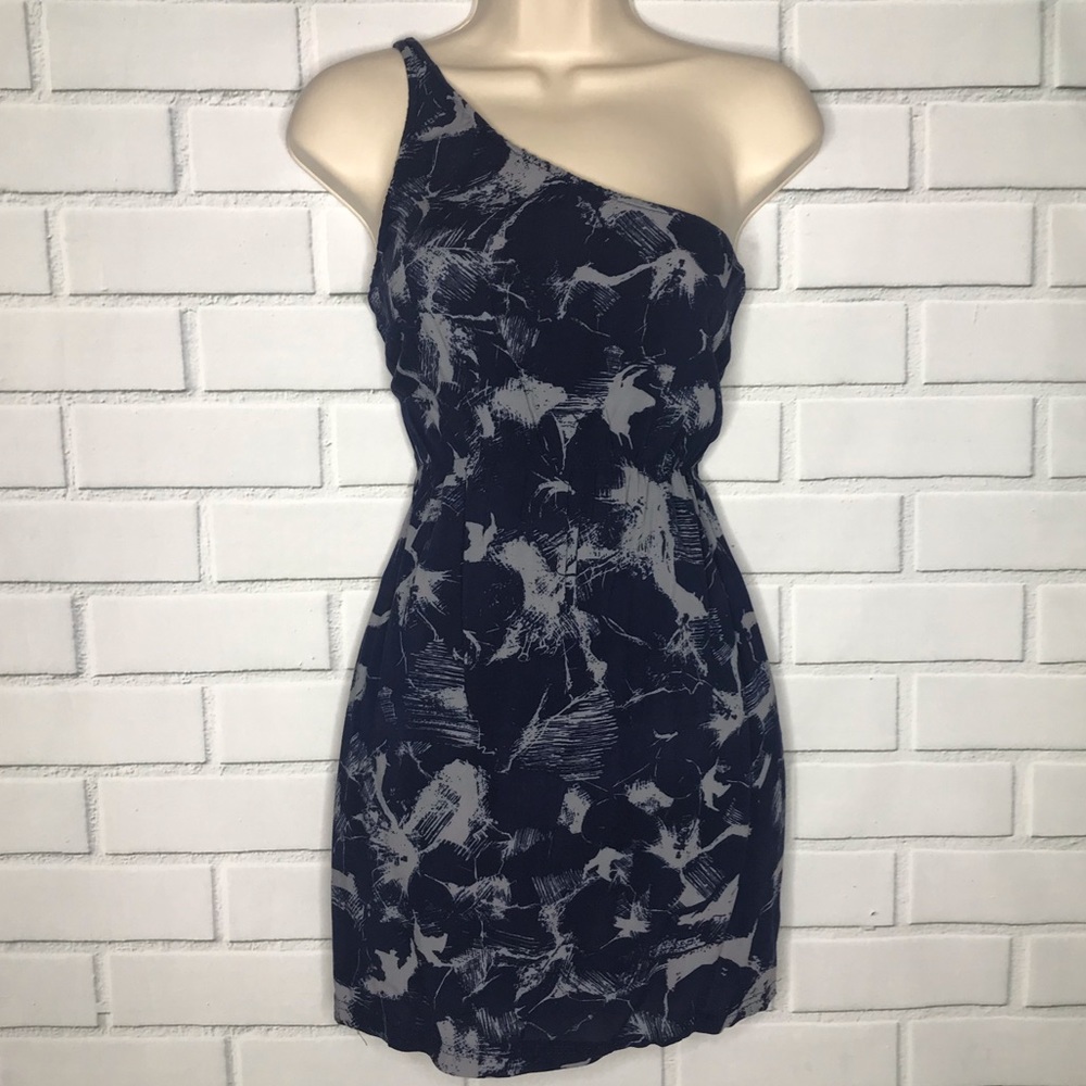 One shoulder dress